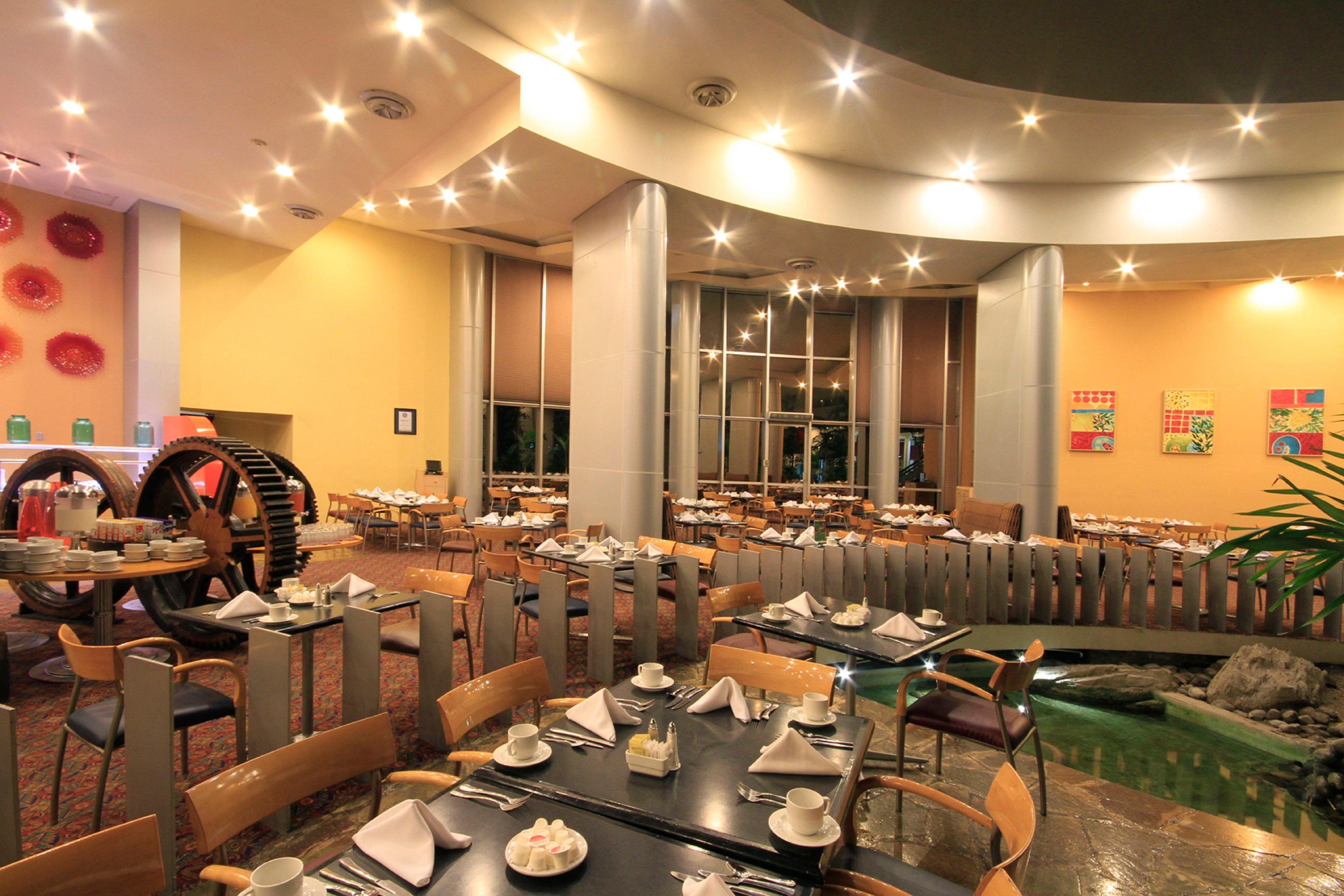 Holiday Inn Monterrey-Parque Fundidora By Ihg Esterno foto The restaurant