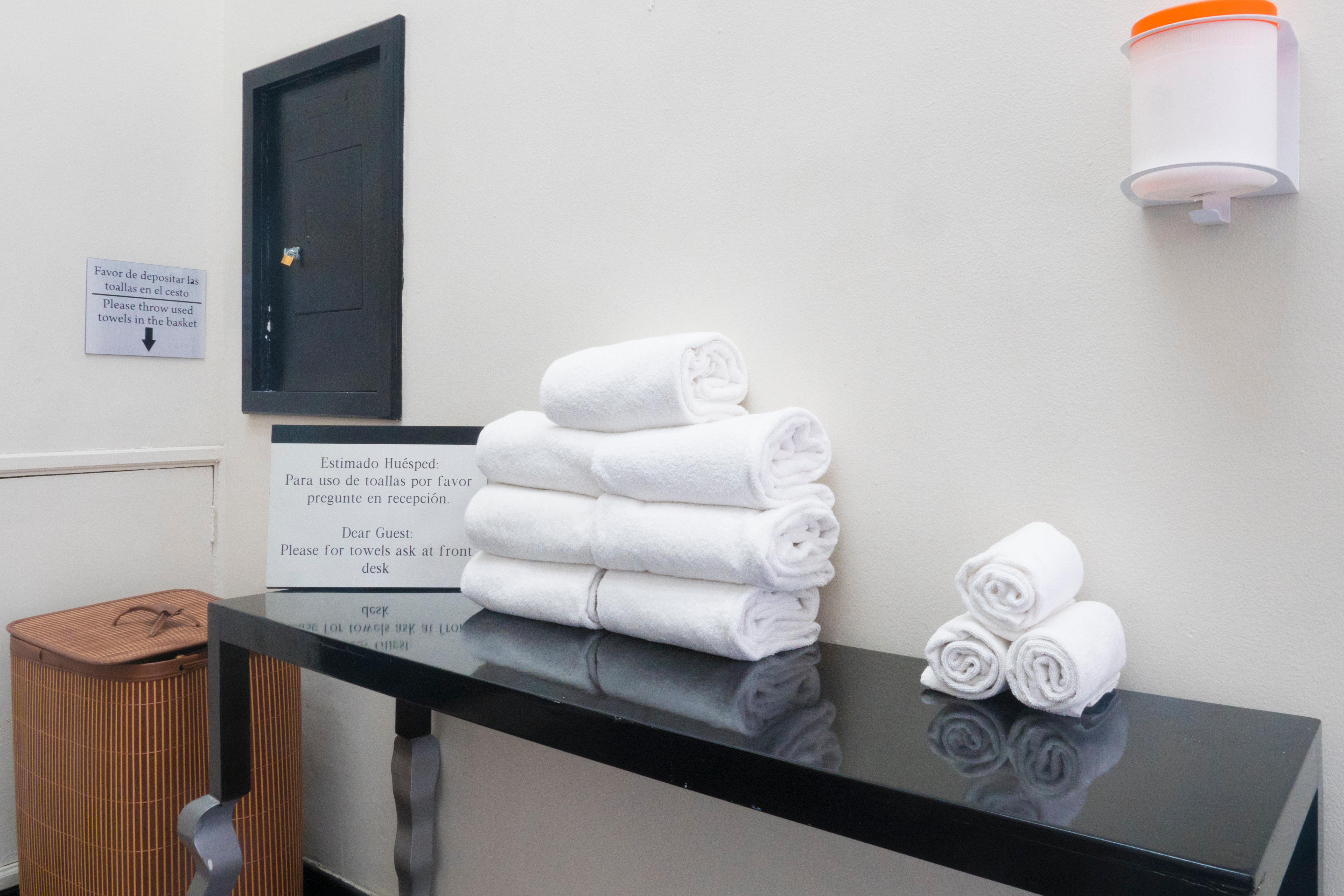 Holiday Inn Monterrey-Parque Fundidora By Ihg Esterno foto Clean towels in a hotel room