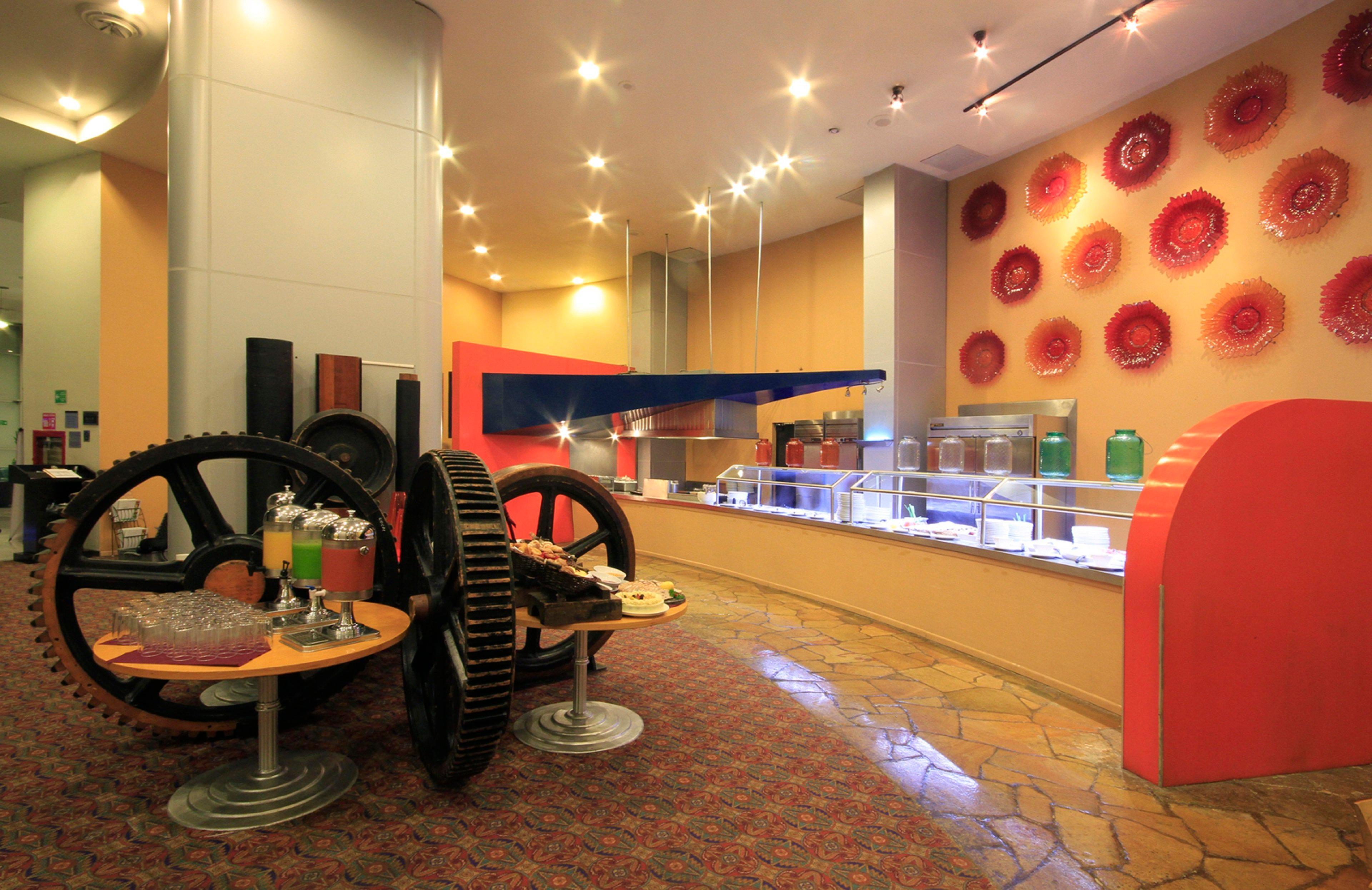 Holiday Inn Monterrey-Parque Fundidora By Ihg Esterno foto The interior of the restaurant