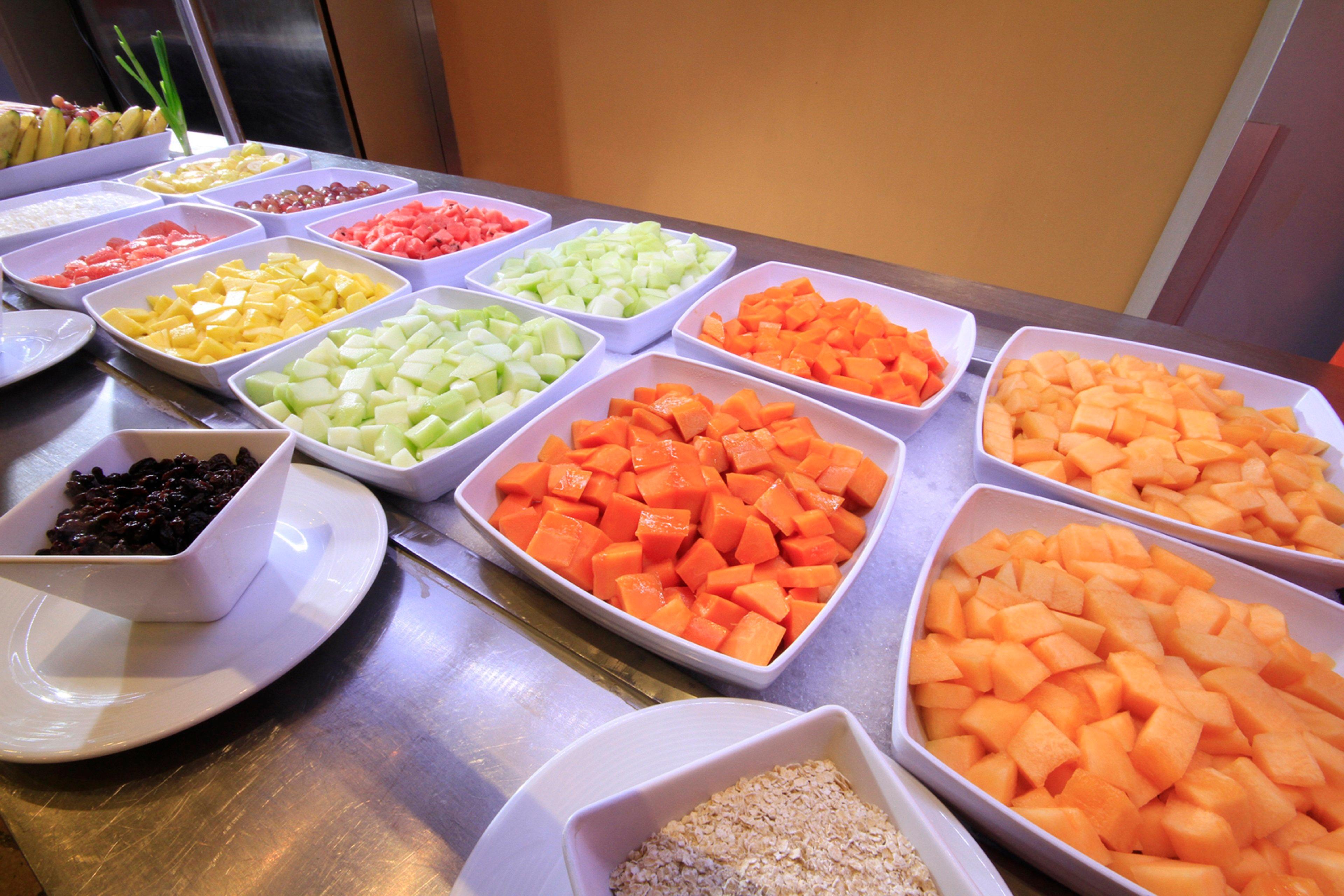 Holiday Inn Monterrey-Parque Fundidora By Ihg Esterno foto Fruit salad