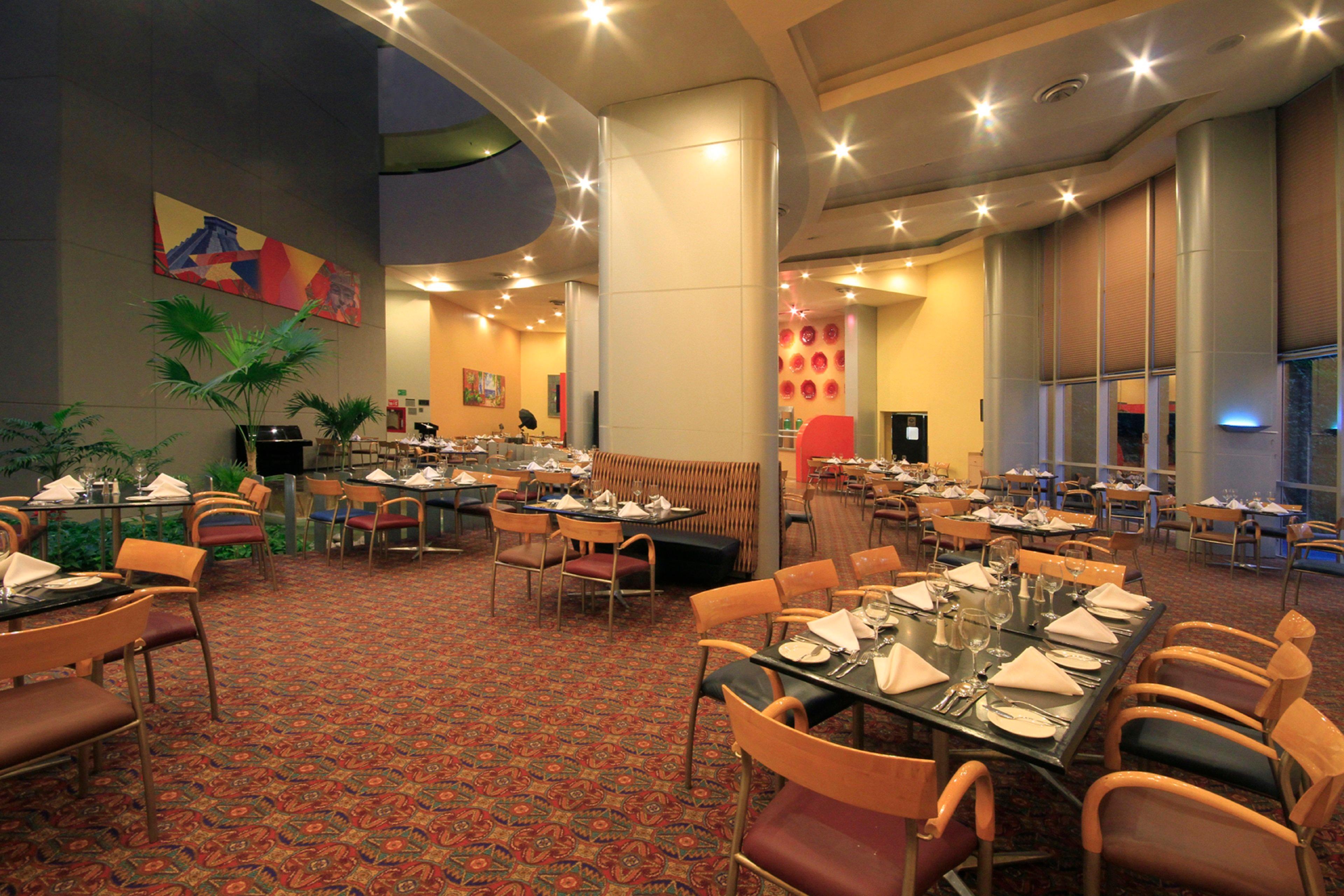 Holiday Inn Monterrey-Parque Fundidora By Ihg Esterno foto The restaurant