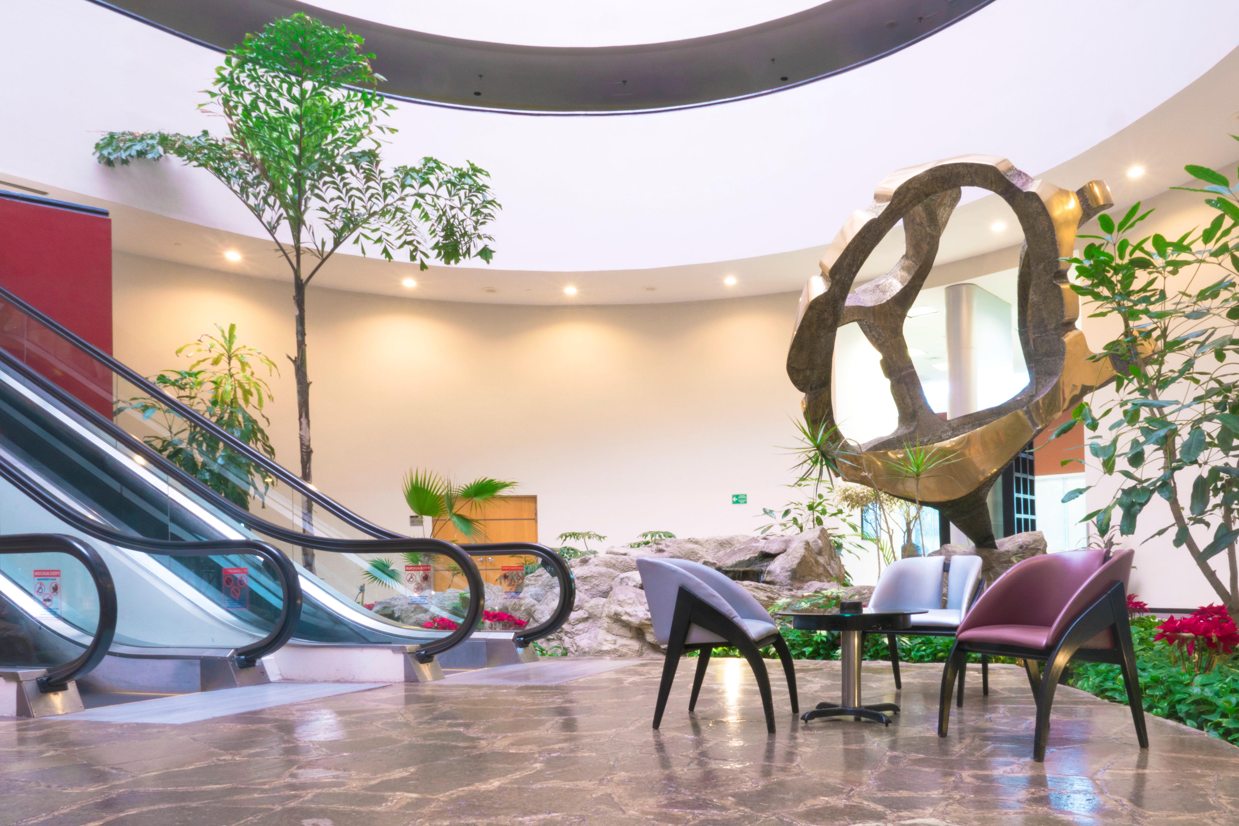 Holiday Inn Monterrey-Parque Fundidora By Ihg Esterno foto Lobby