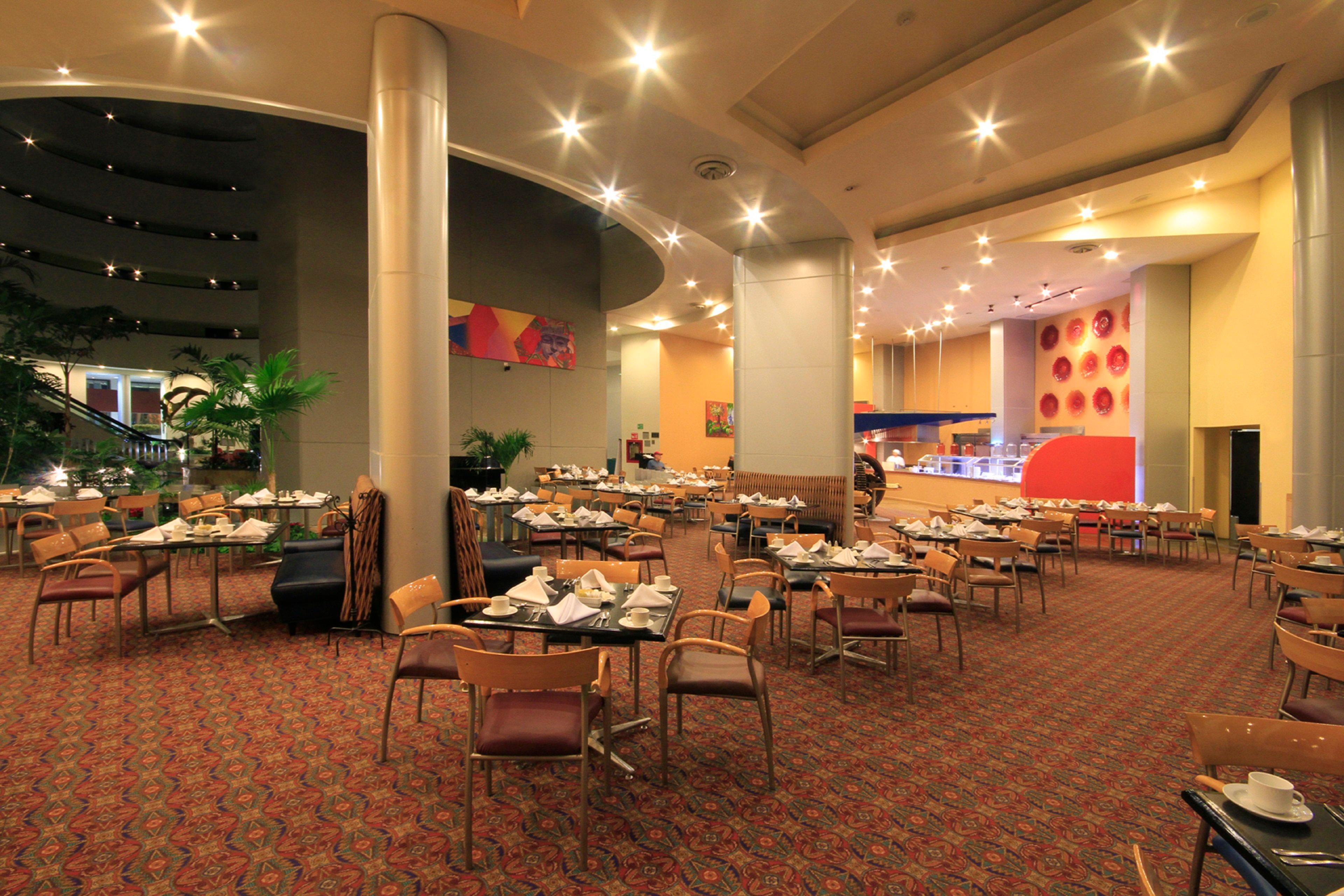 Holiday Inn Monterrey-Parque Fundidora By Ihg Esterno foto The restaurant