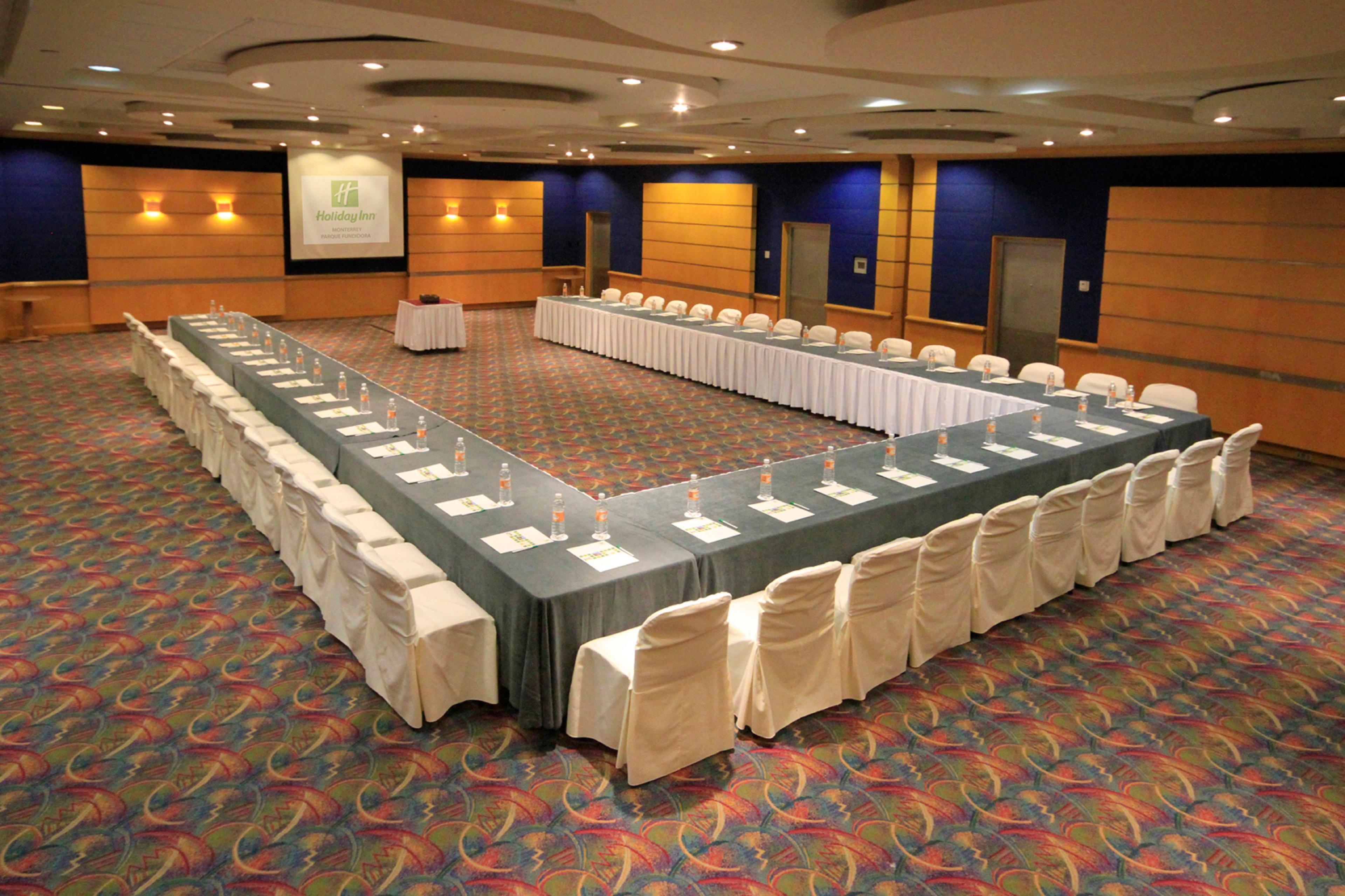 Holiday Inn Monterrey-Parque Fundidora By Ihg Esterno foto U-shaped table layout