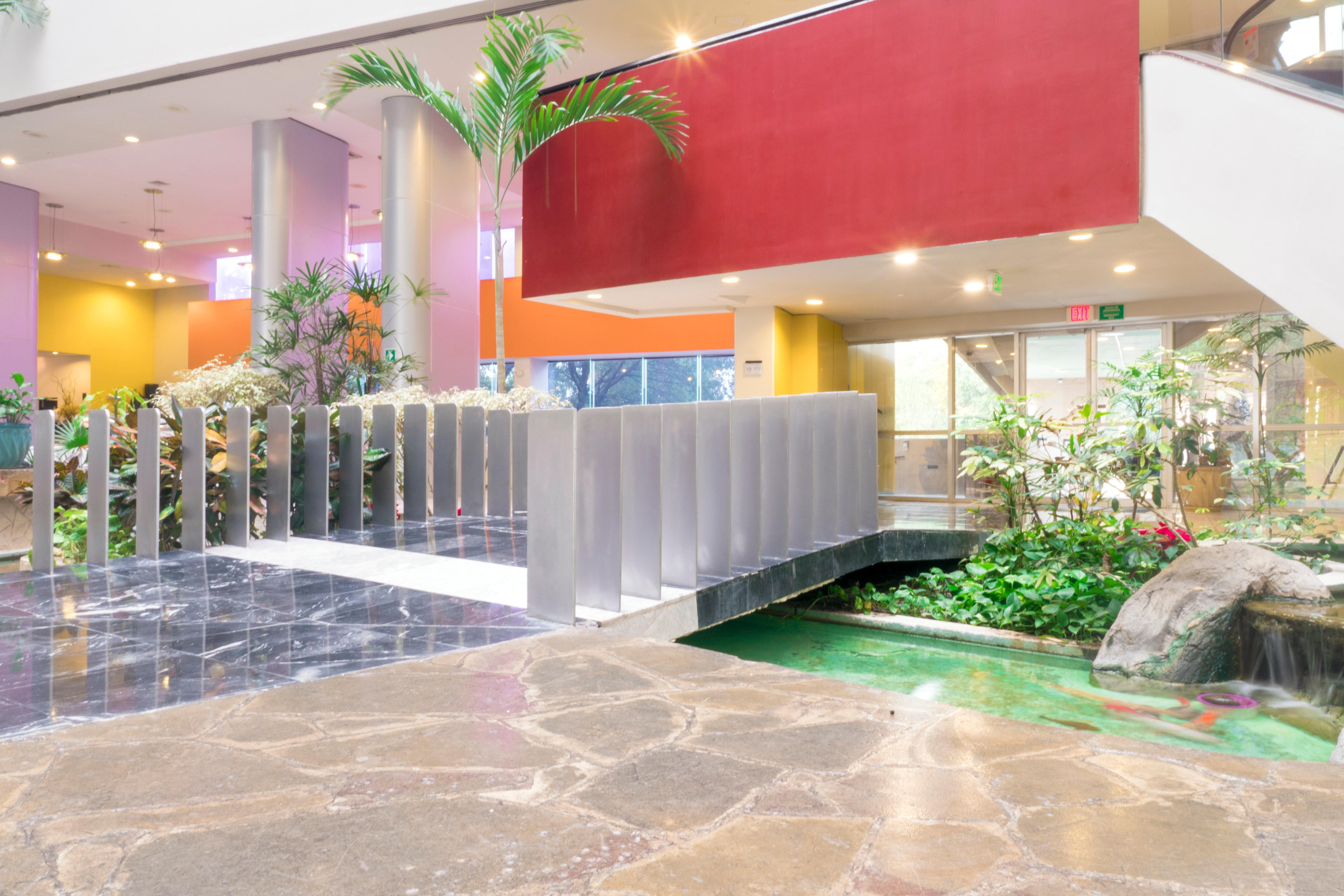 Holiday Inn Monterrey-Parque Fundidora By Ihg Esterno foto Lobby