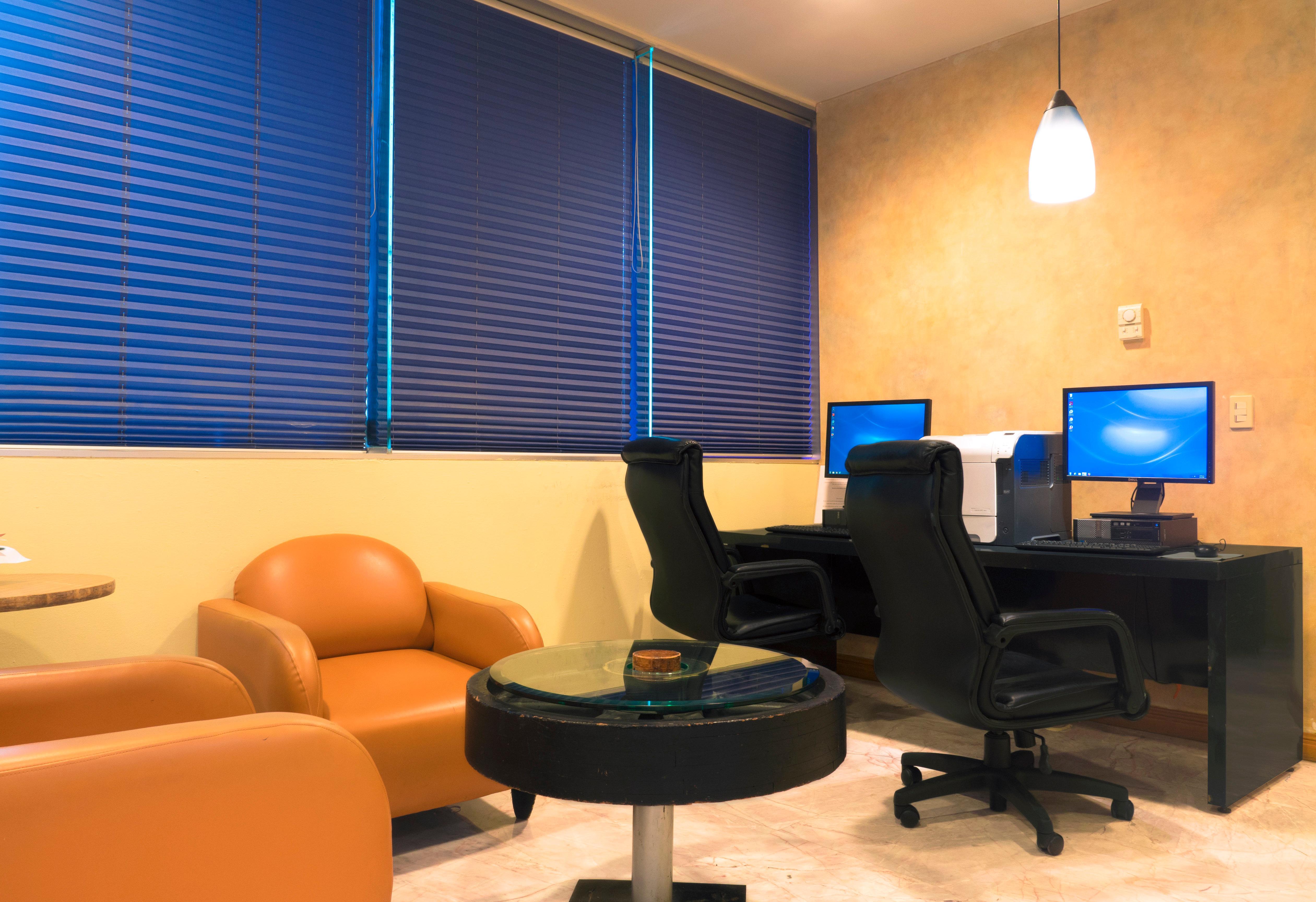 Holiday Inn Monterrey-Parque Fundidora By Ihg Esterno foto A business center at a hotel