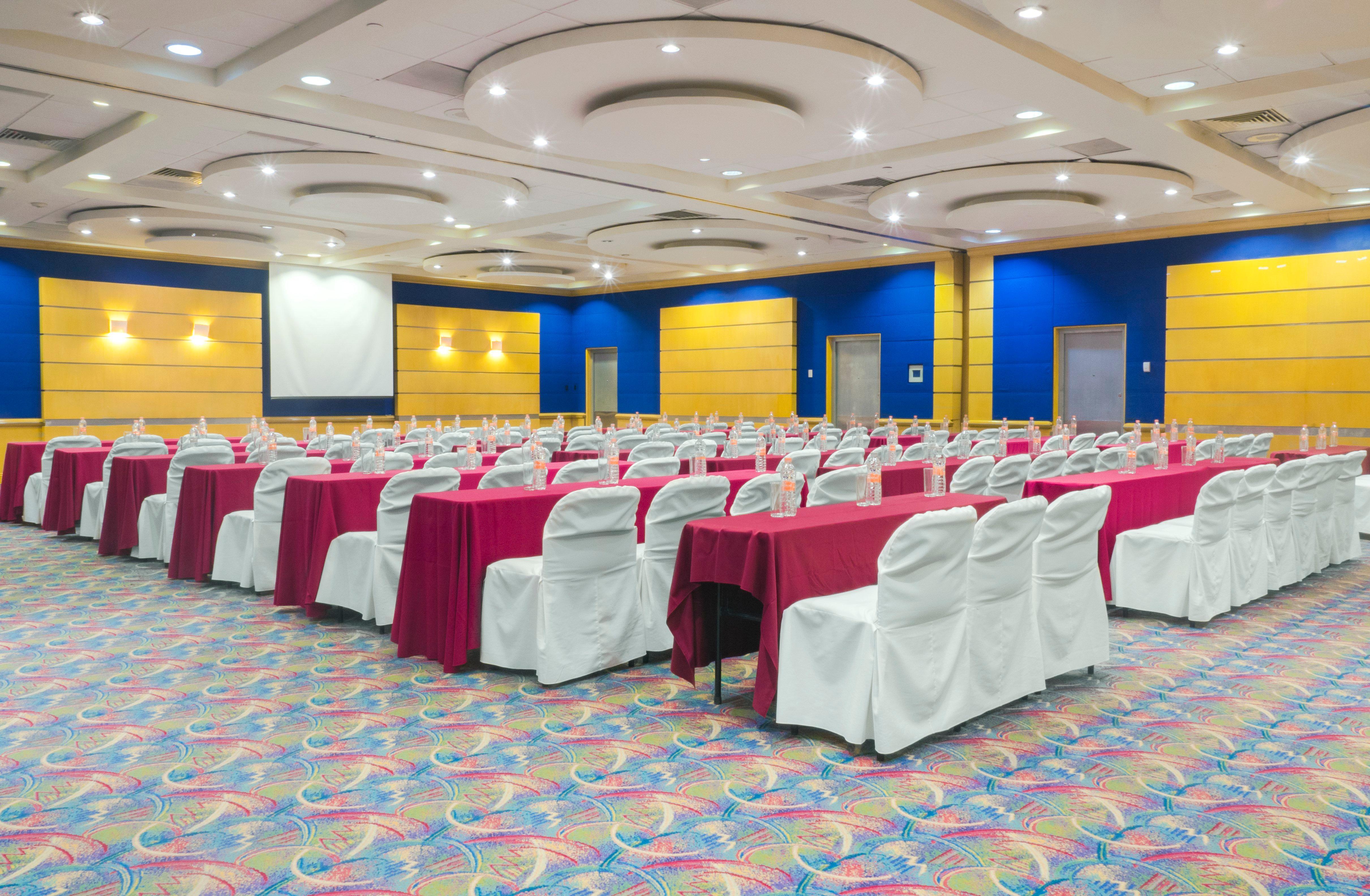 Holiday Inn Monterrey-Parque Fundidora By Ihg Esterno foto Convention Center