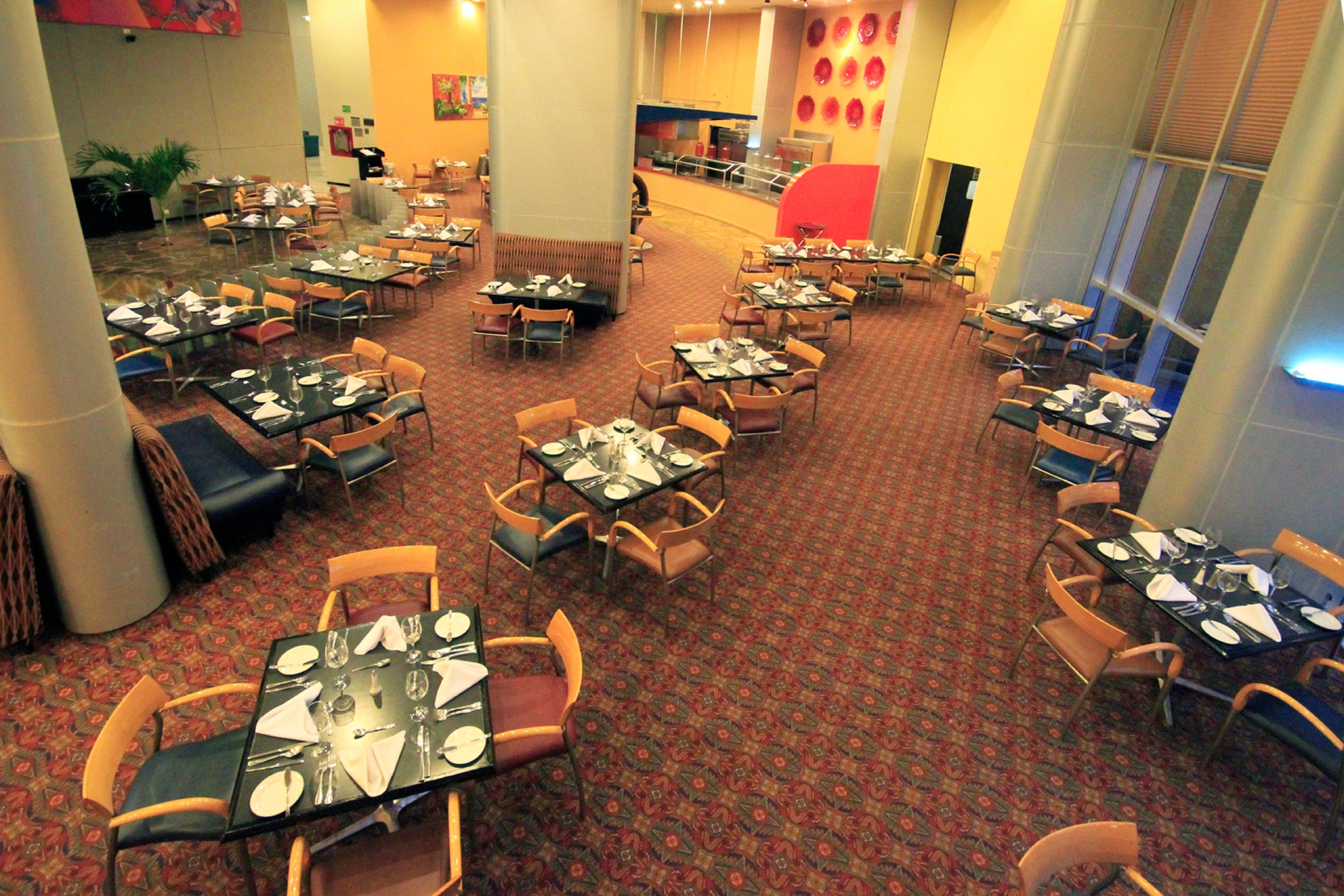 Holiday Inn Monterrey-Parque Fundidora By Ihg Esterno foto The restaurant