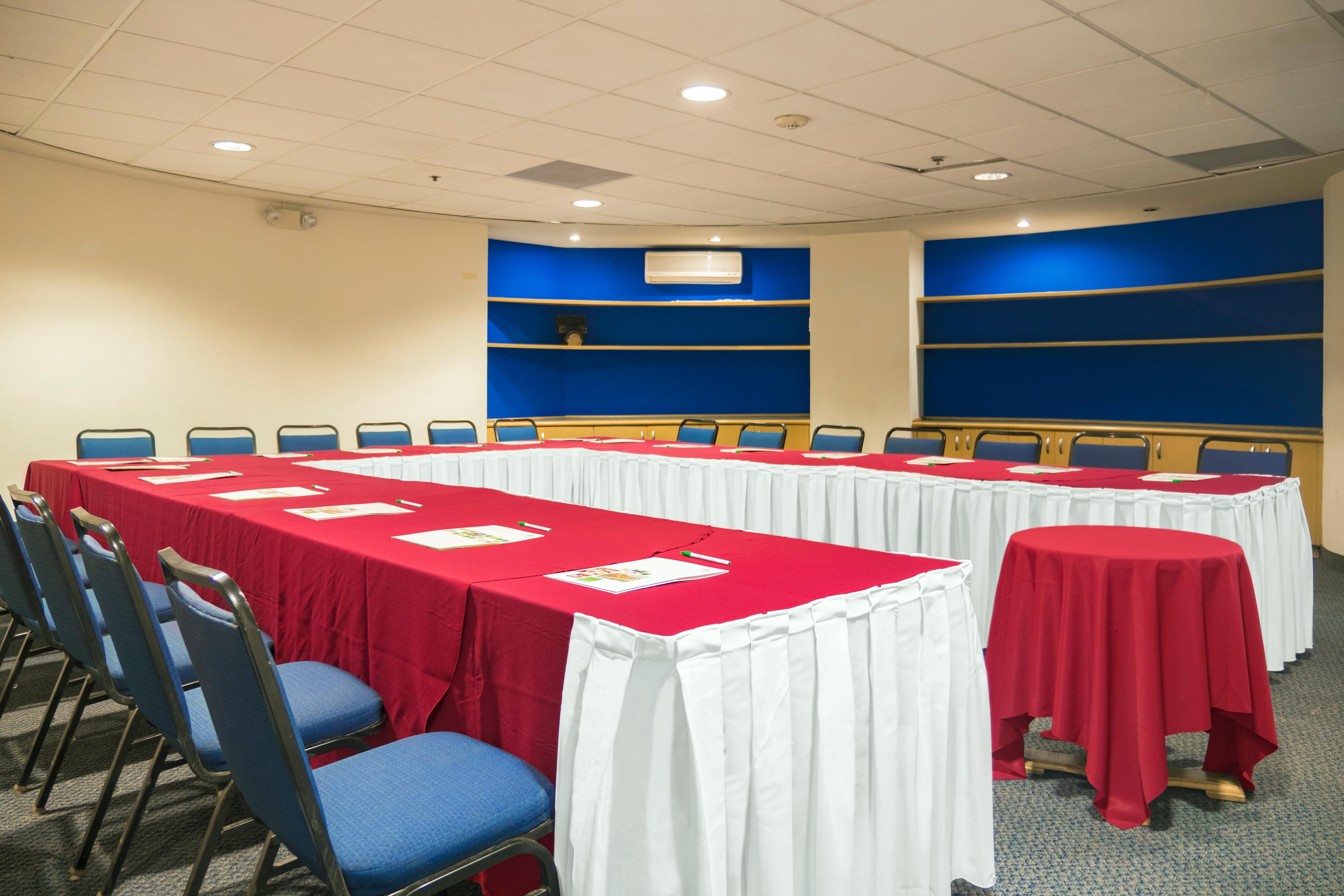 Holiday Inn Monterrey-Parque Fundidora By Ihg Esterno foto Meeting room