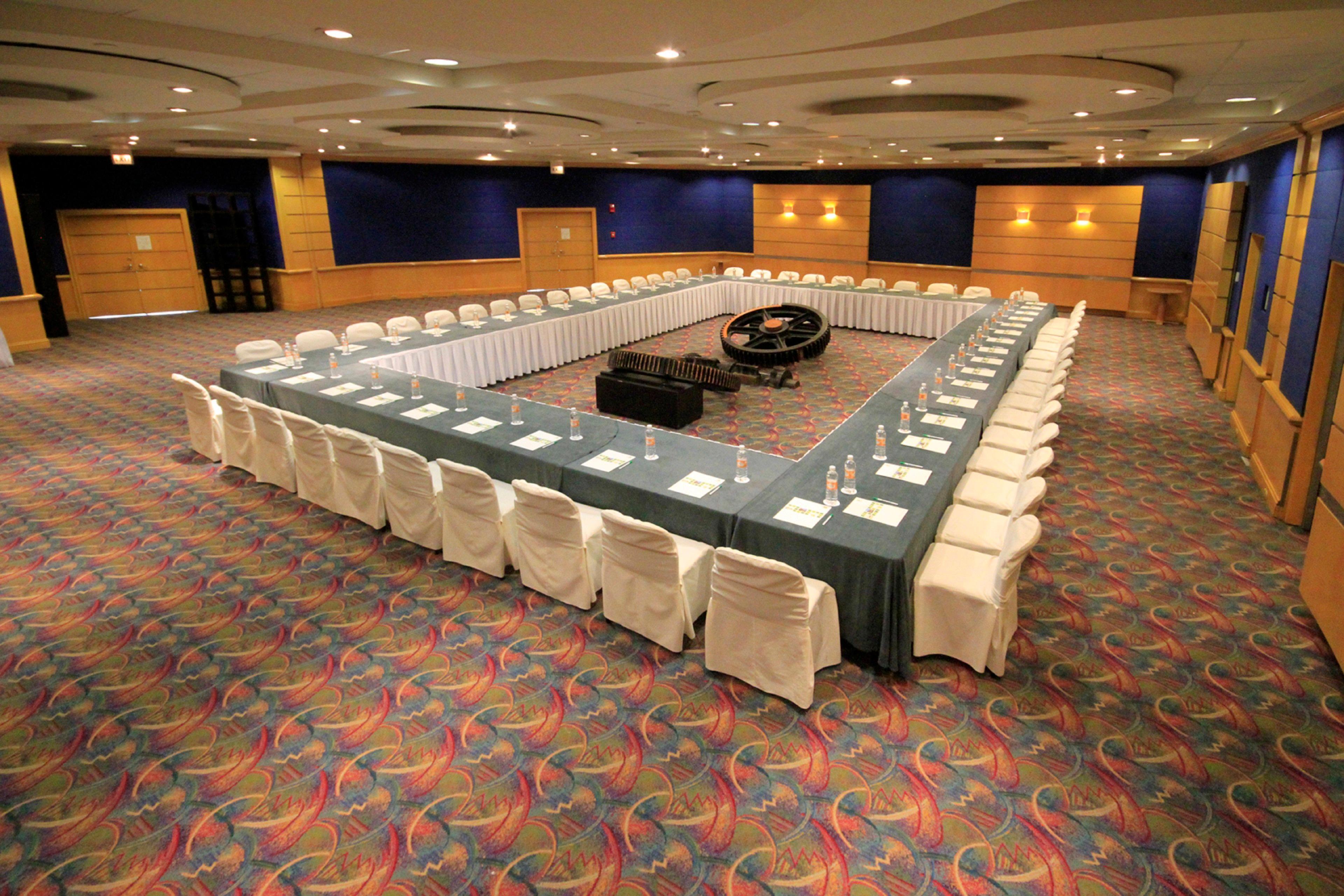 Holiday Inn Monterrey-Parque Fundidora By Ihg Esterno foto U-shaped table layout
