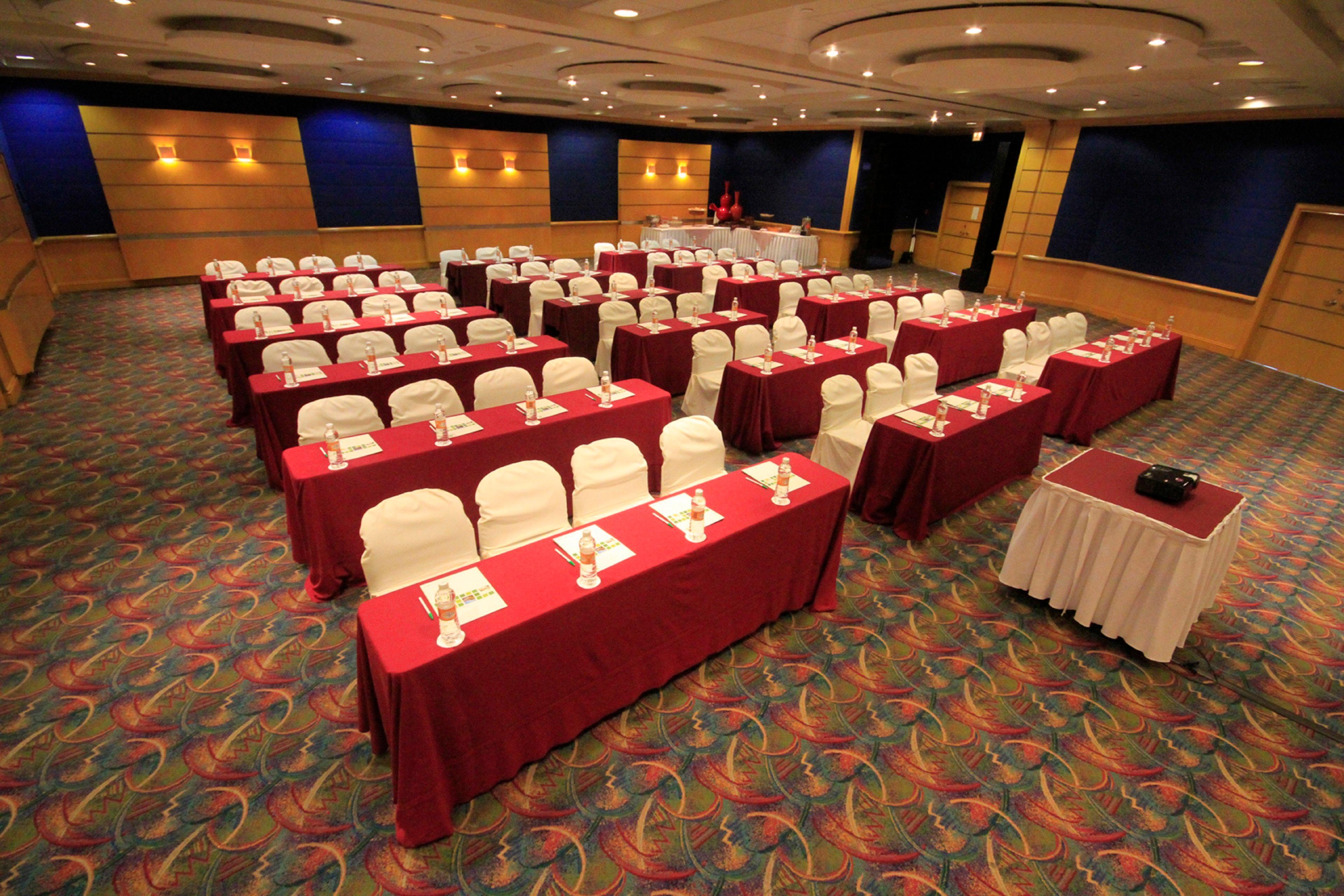 Holiday Inn Monterrey-Parque Fundidora By Ihg Esterno foto A meeting room at a hotel