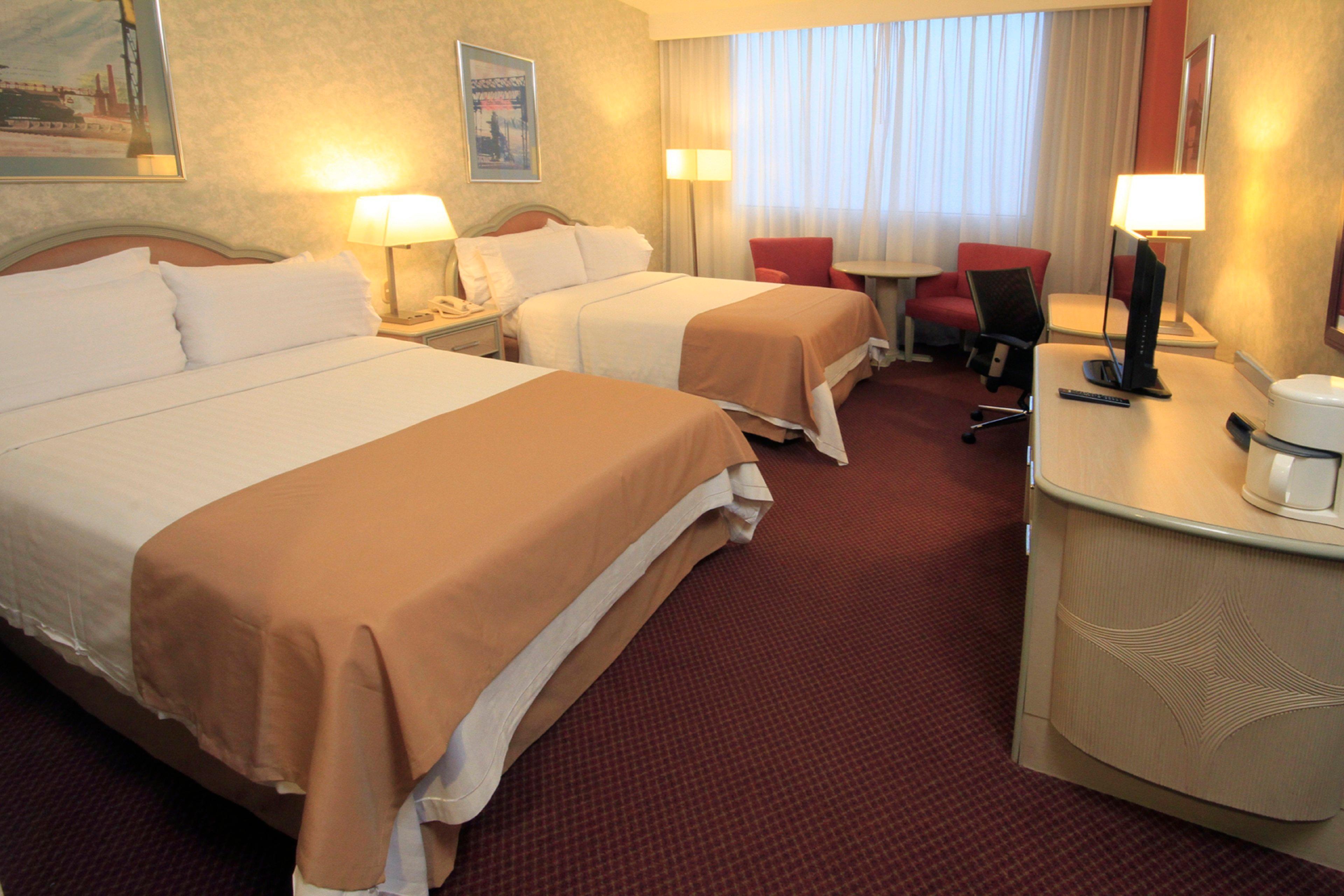 Holiday Inn Monterrey-Parque Fundidora By Ihg Esterno foto A typical guest room at the Holiday Inn