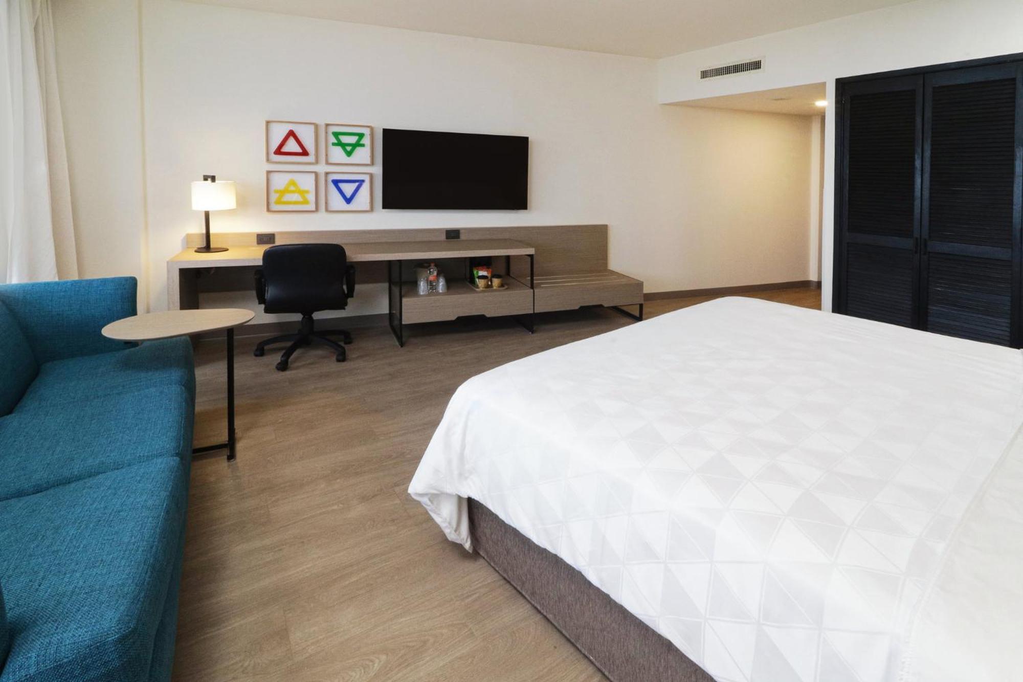 Holiday Inn Monterrey-Parque Fundidora By Ihg Esterno foto A room at the Hilton Garden Inn