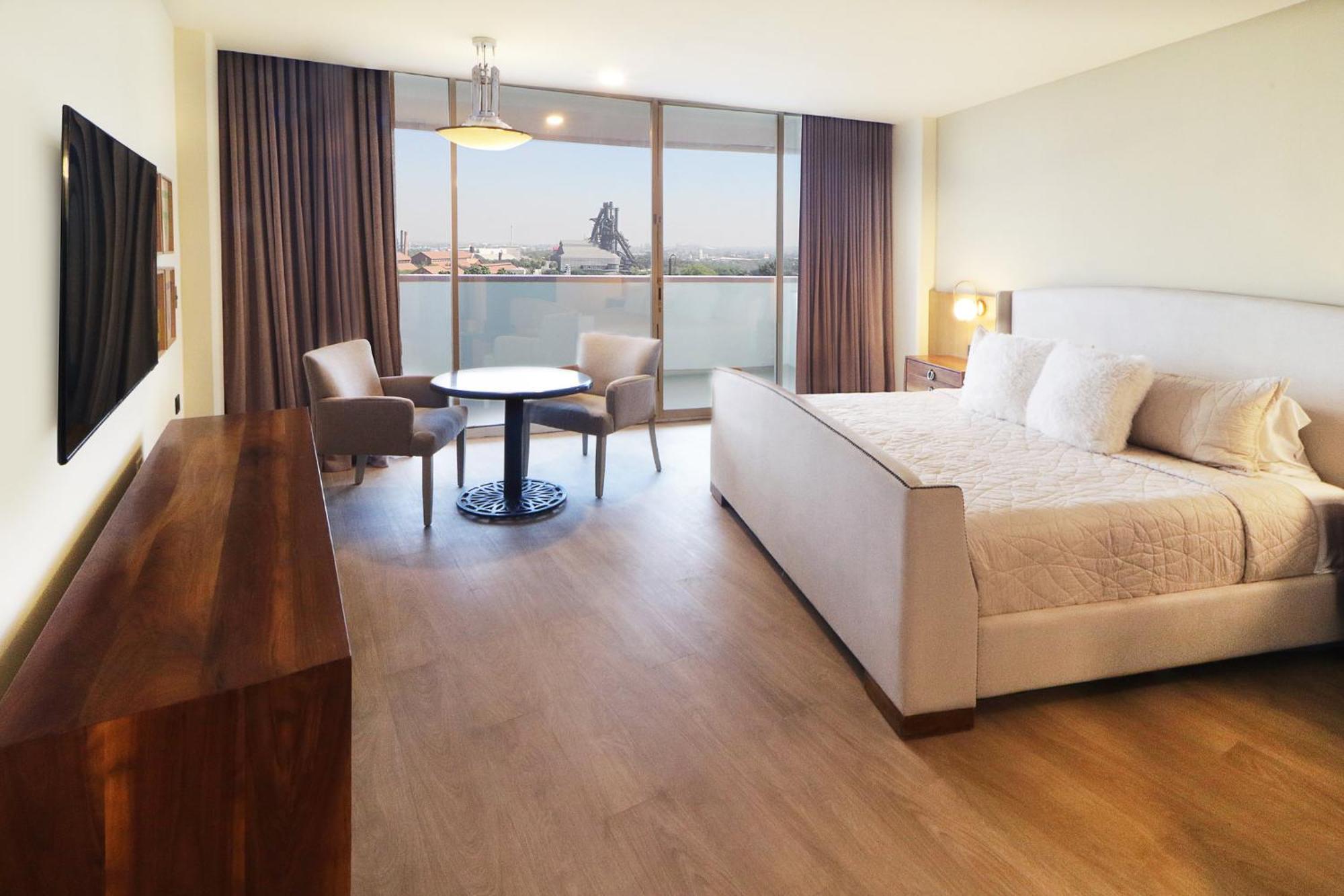 Holiday Inn Monterrey-Parque Fundidora By Ihg Esterno foto A room at the hotel