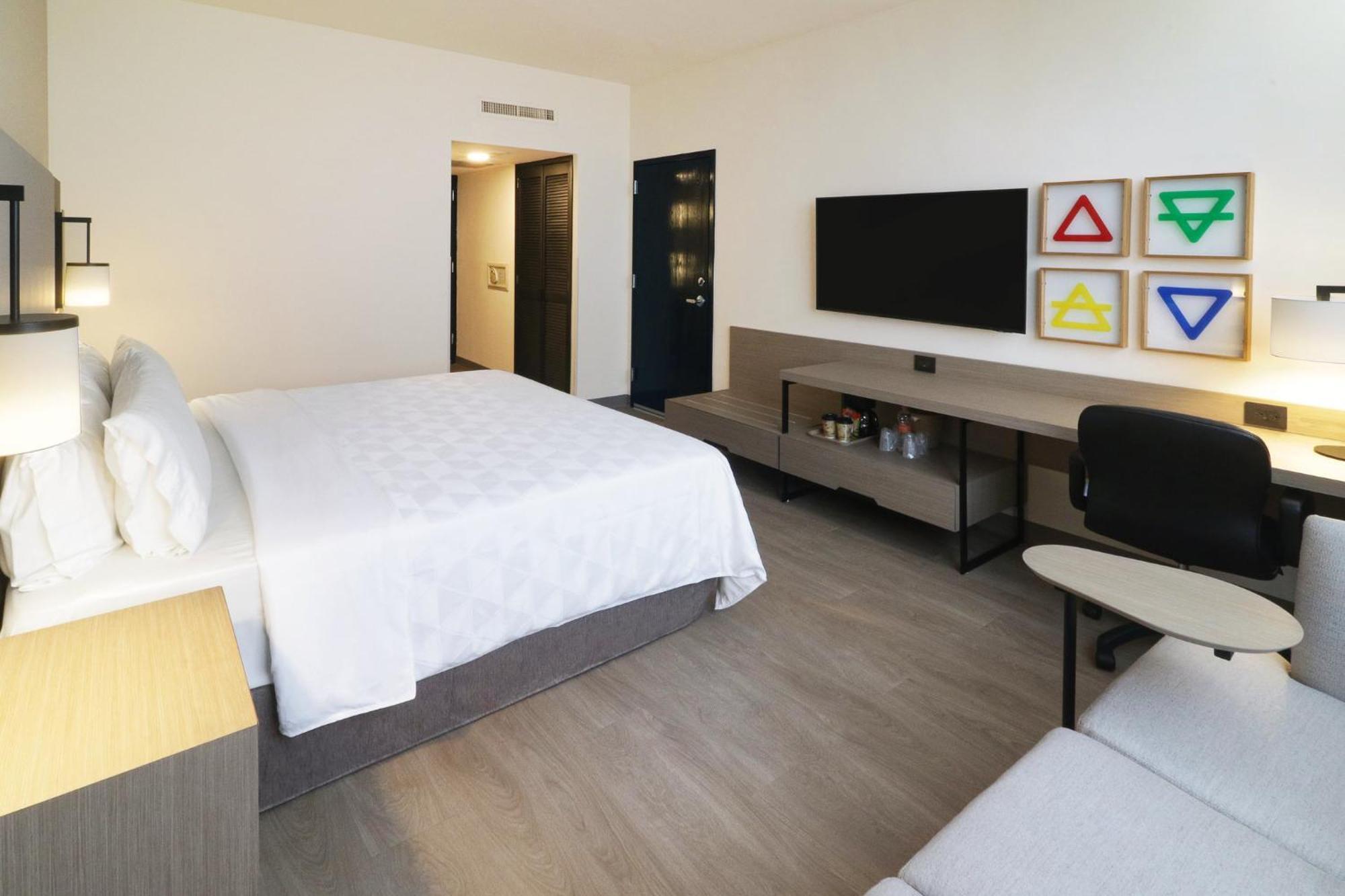 Holiday Inn Monterrey-Parque Fundidora By Ihg Esterno foto A room at the Hilton Garden Inn in San Francisco